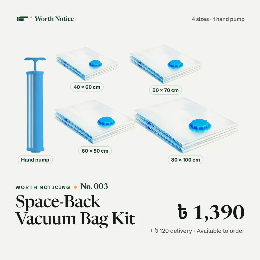 Space-Back kit — four clear vacuum storage bags in four sizes with blue valves, and a blue manual hand pump